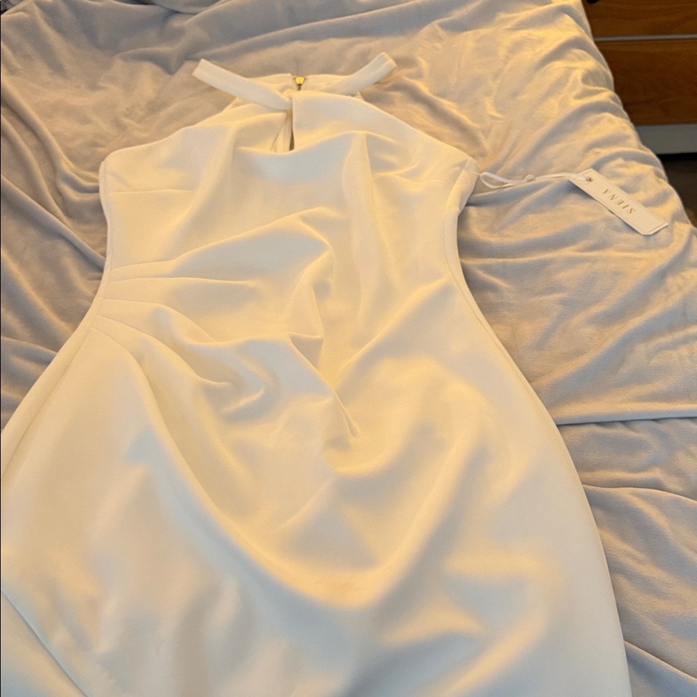 Siena Studio Elegant White Backless Dress